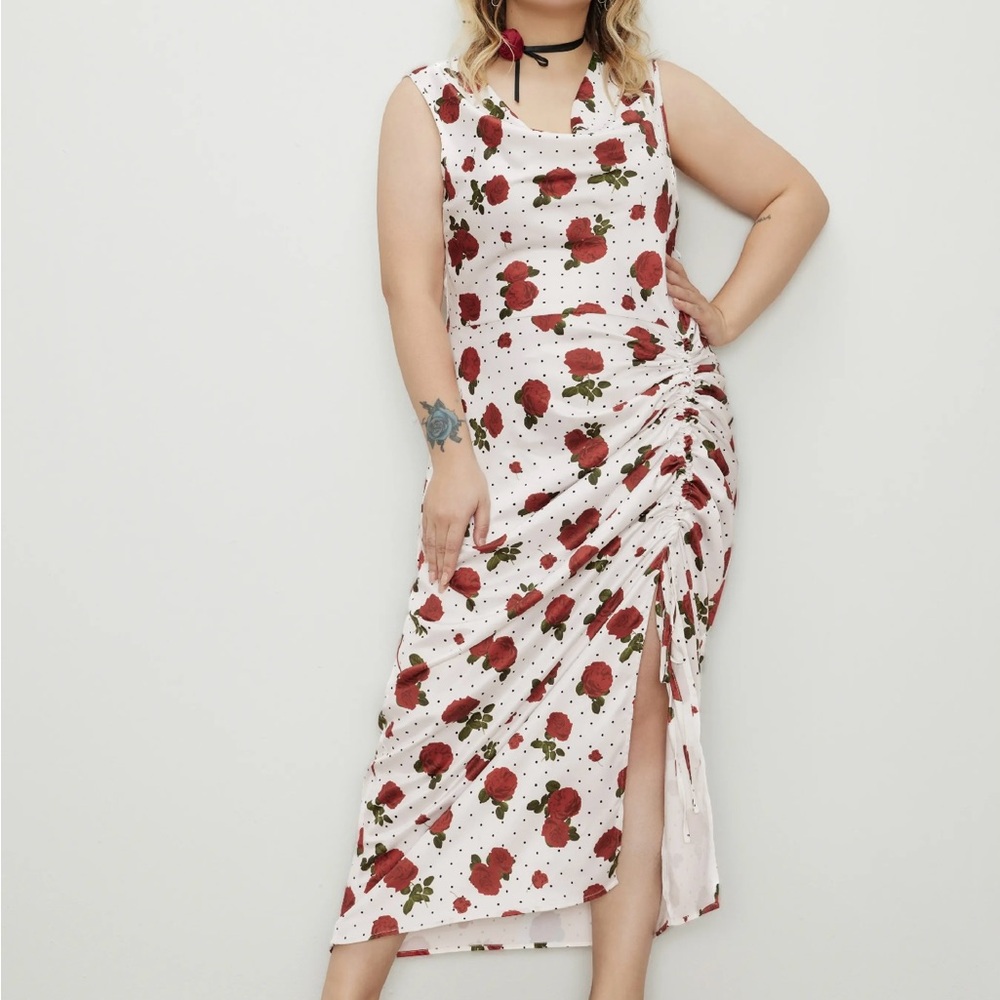 COWL NECK RANDOM FLORAL SPLIT MAXI DRESS WITH ROSETTE CHOCKER NECKLACE SIZE 2X